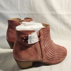 Journee Collection Women's Blush Ankle Booties